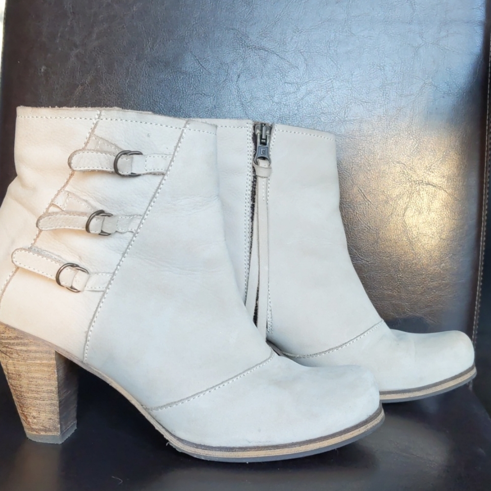 Anthropologie Holding Horse Suede Ankle Boots
